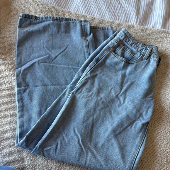 Edikted Raelynn Washed Low Rise Jeans - Picture 4 of 5